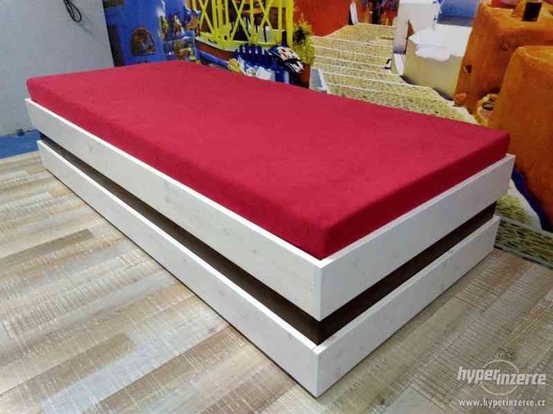 Dřevěná postel masív smrk - foto 2