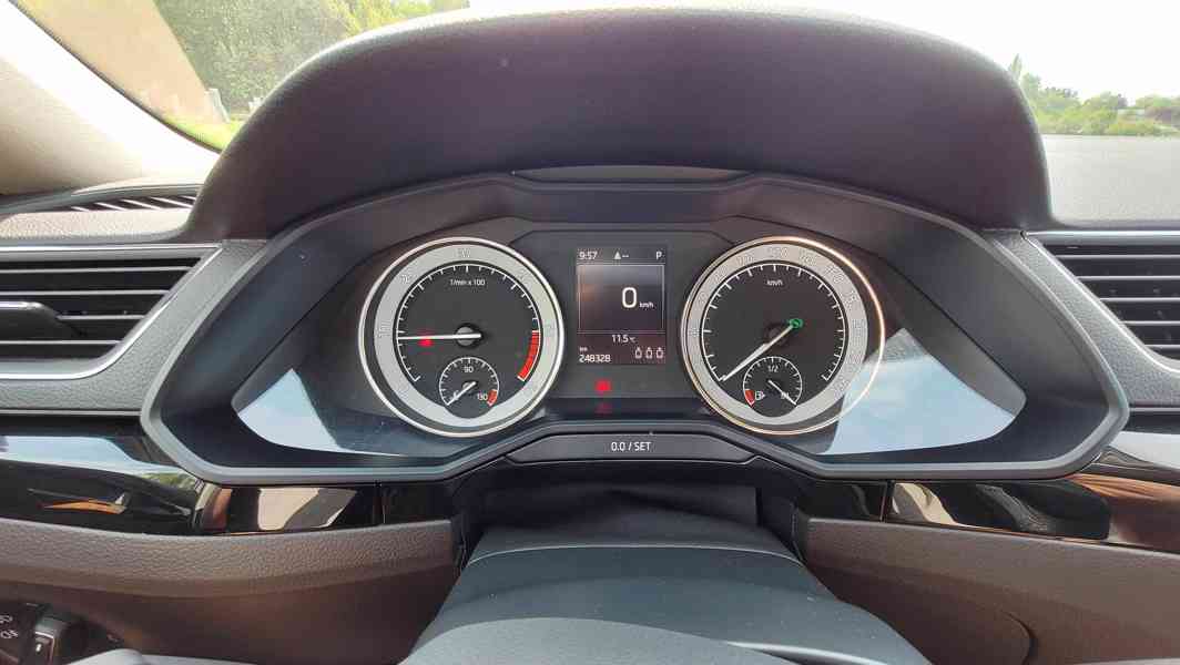 ŠKODA SUPERB III 2.0 TDI 4X4 L+K DSG - foto 15
