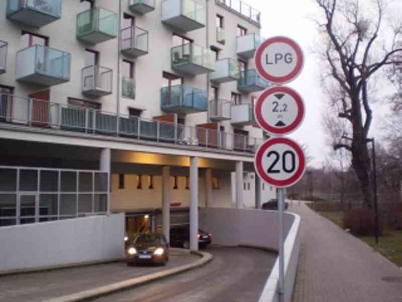 Parkovací stání k pronájmu – parking place for rent Prag 10 - foto 2