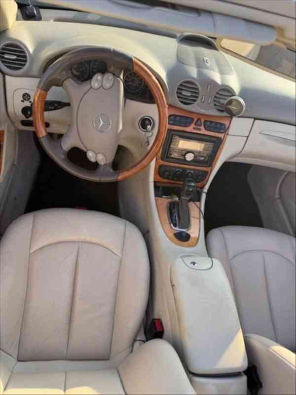 Mercedes-Benz CLK 2,6   240 Cabrio A209 - V6 - AMG - foto 6
