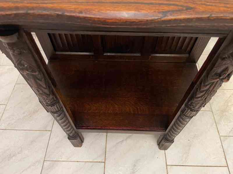 Starožitný konzolový stolek v neogotickém stylu  - foto 5