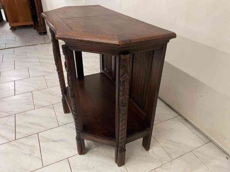 Starožitný konzolový stolek v neogotickém stylu  - foto 2