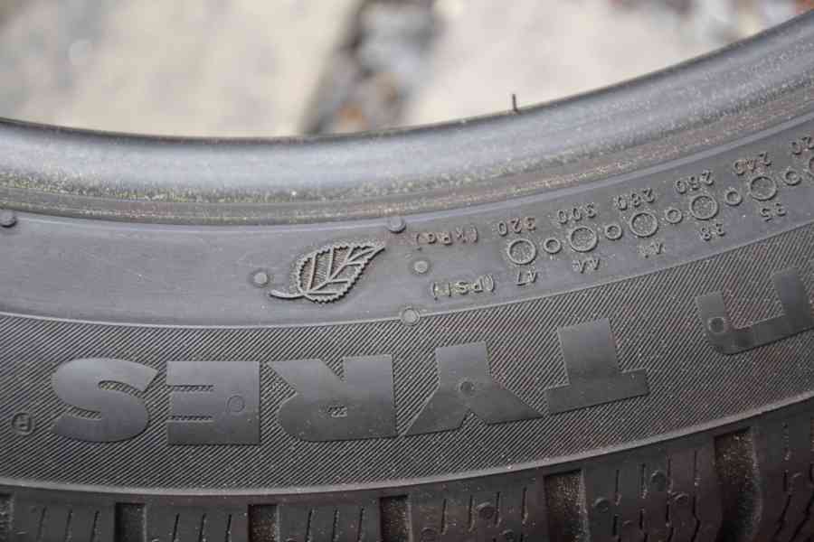 ZÁNOVNÍ zimní pneu 245/40R19 Nokian Snowproof P - foto 14