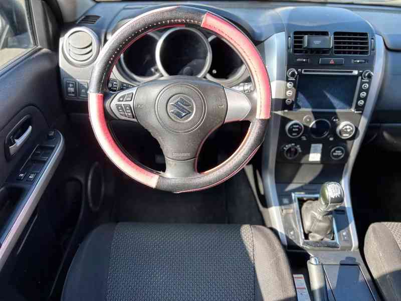 Suzuki Grand Vitara 2.4i 4x4 Club benzín 124kw - foto 2