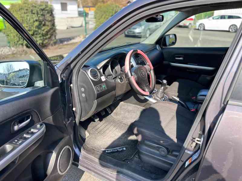 Suzuki Grand Vitara 2.4i 4x4 Club benzín 124kw - foto 9