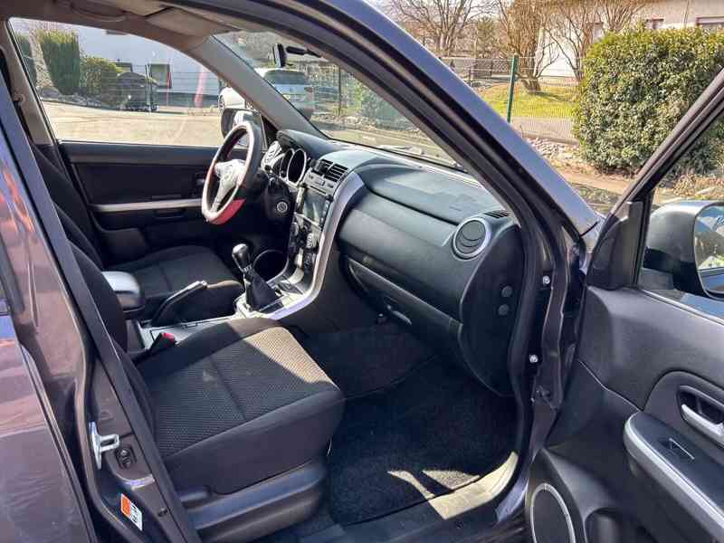 Suzuki Grand Vitara 2.4i 4x4 Club benzín 124kw - foto 6
