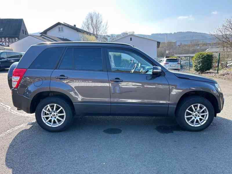 Suzuki Grand Vitara 2.4i 4x4 Club benzín 124kw - foto 4