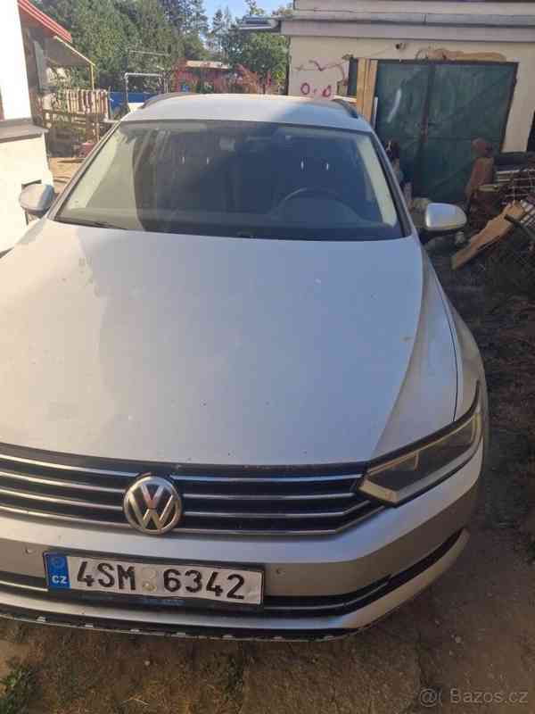 Volkswagen Passat 1,6 - foto 1