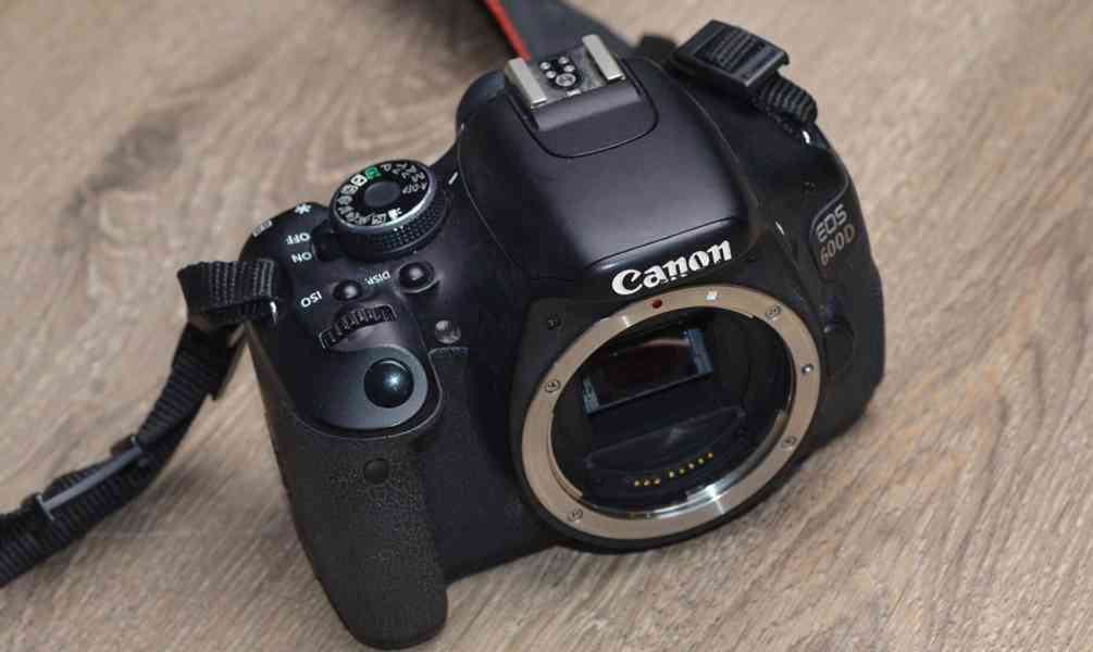 Canon EOS 600D **18 Mpx CMOS TOP 31000 exp. - foto 3