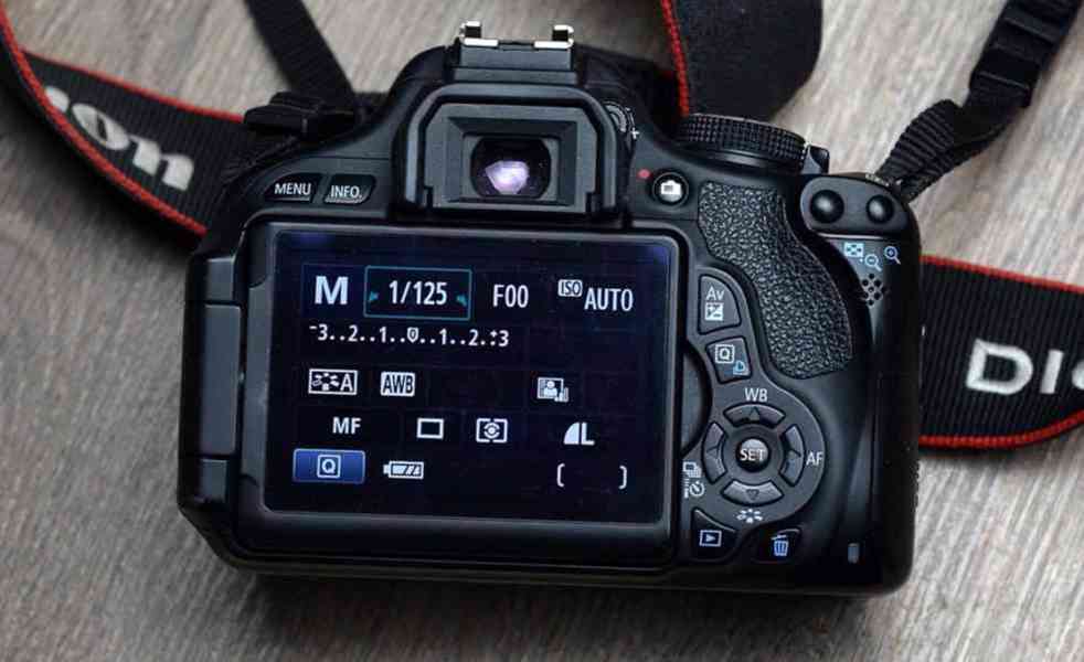 Canon EOS 600D **18 Mpx CMOS TOP 31000 exp. - foto 7