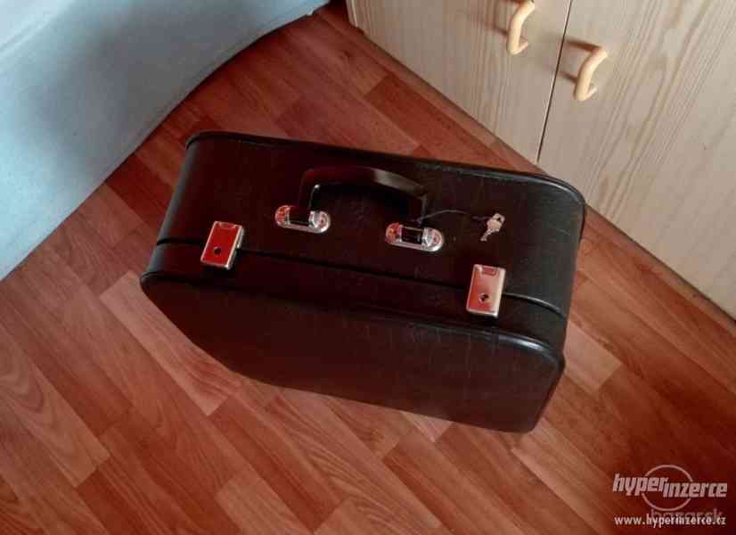 Pisaci stroj Consul s kozenym uzamikatelnym kufrikom - foto 1