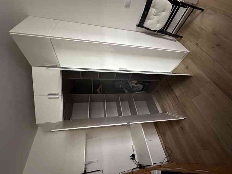 Rohová skříň a skříň včetně nástavců - foto 2