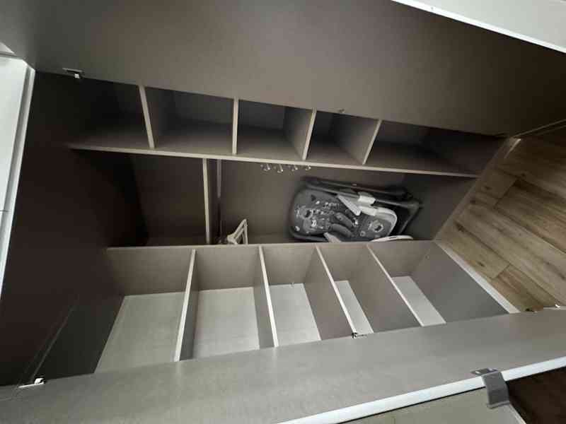 Rohová skříň a skříň včetně nástavců - foto 3