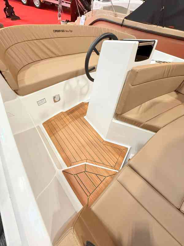 Nová motorová loď Corsiva 565 New Age - foto 10