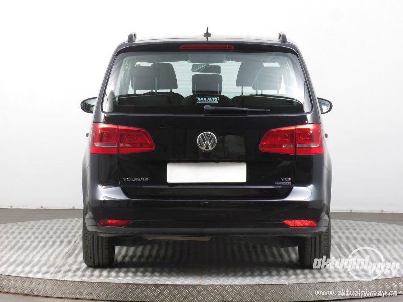Volkswagen Touran 1.6, nafta, r.v. 2012 - foto 12