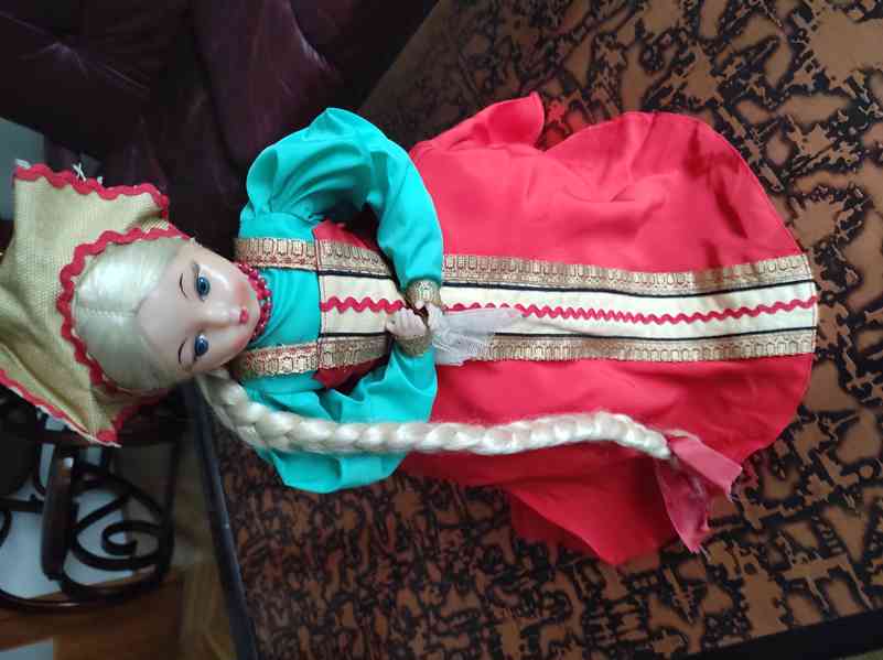 Panenka v kroji - foto 1