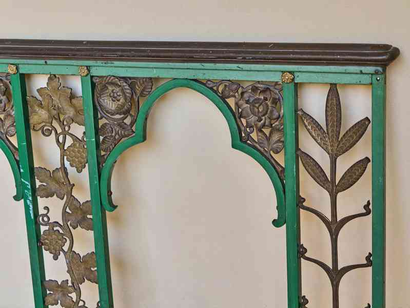 Těžké bronzové zábradlí s motivem vinné révy - 308 cm - foto 3