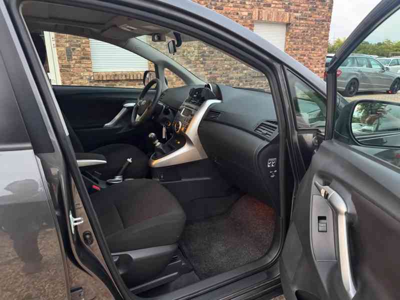 Toyota Verso 1,8i Edition benzín 108kw - foto 13