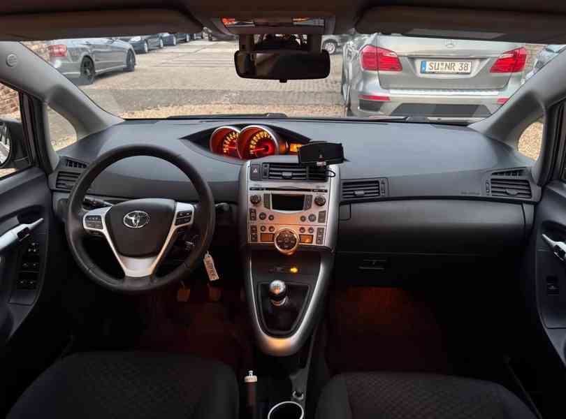 Toyota Verso 1,8i Edition benzín 108kw - foto 11