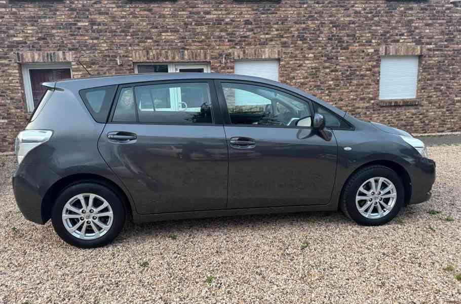 Toyota Verso 1,8i Edition benzín 108kw - foto 6