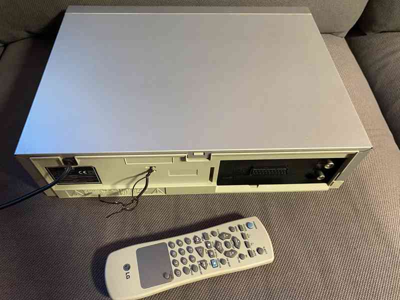 VHS videorekordér LG, plně funkční s DO - foto 3