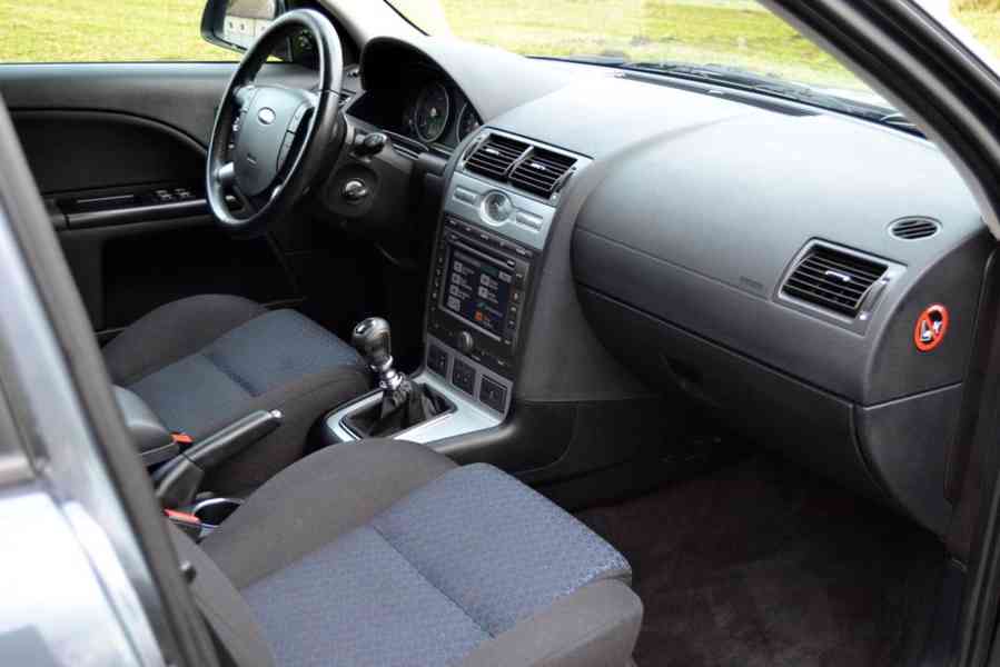 Ford Mondeo 2.2 TDCI 114kW Futura - foto 13