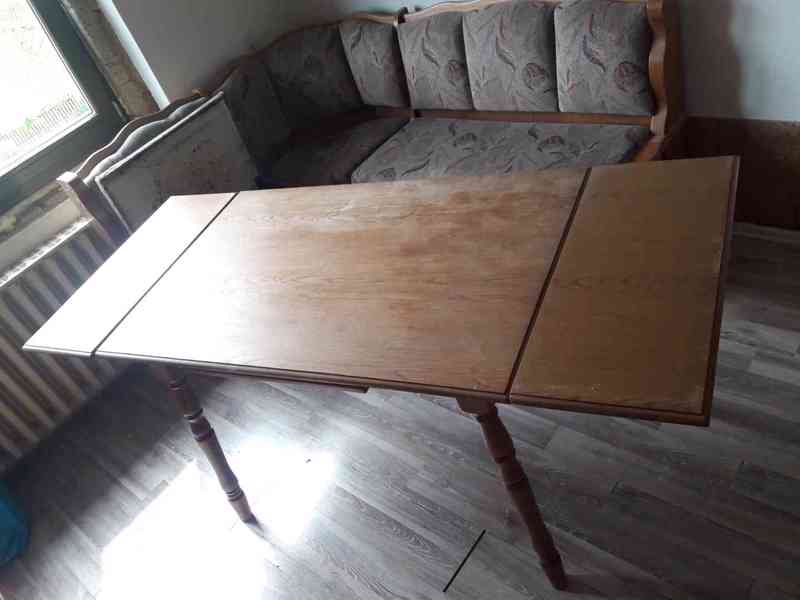 Kuchyně, komoda, stůl s lavicí a židlemi - foto 13