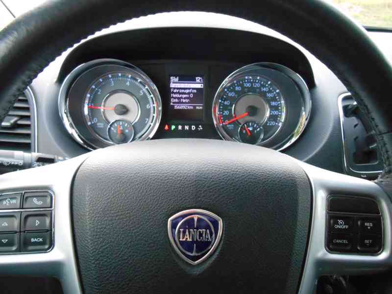 Chrysler Lancia Voyager 3,6 RT Kůže EU New 2012  - foto 17