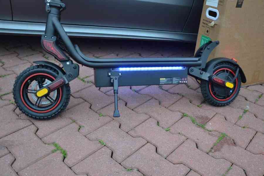 Elektrická koloběžka s terénními pneumatikami - foto 9