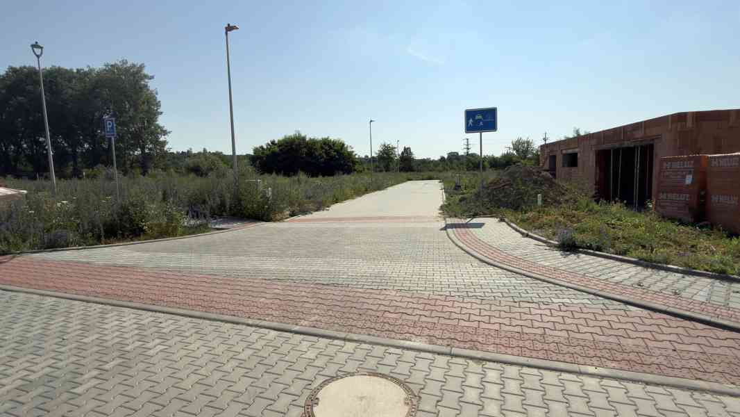 NABÍDKA PRODEJE STAVEBNÍHO POZEMKU O CP 721M2 V MIKULOVĚ  - foto 14