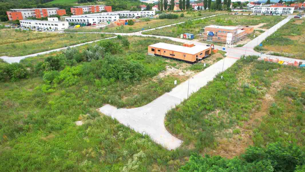 NABÍDKA PRODEJE STAVEBNÍHO POZEMKU O CP 721M2 V MIKULOVĚ  - foto 12