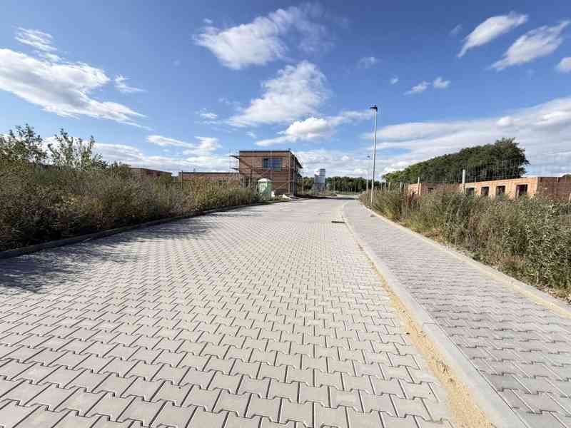 NABÍDKA PRODEJE STAVEBNÍHO POZEMKU O CP 721M2 V MIKULOVĚ  - foto 15