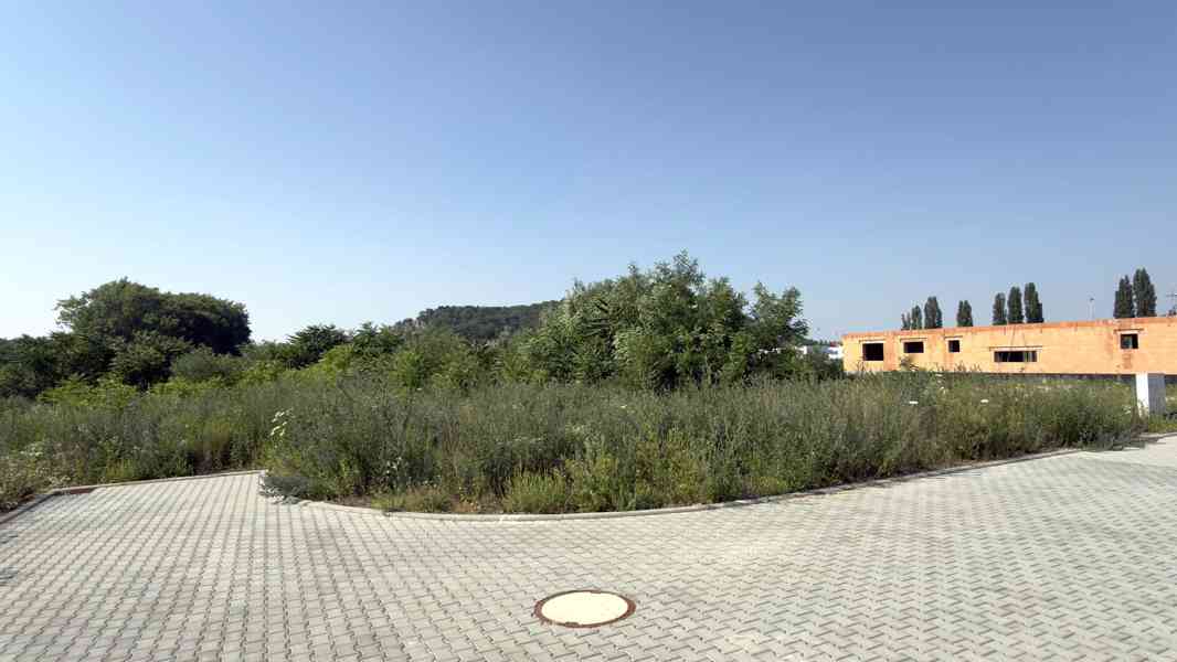 NABÍDKA PRODEJE STAVEBNÍHO POZEMKU O CP 721M2 V MIKULOVĚ  - foto 2