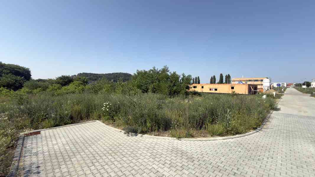 NABÍDKA PRODEJE STAVEBNÍHO POZEMKU O CP 721M2 V MIKULOVĚ  - foto 3