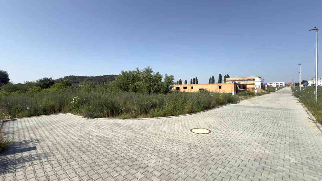 NABÍDKA PRODEJE STAVEBNÍHO POZEMKU O CP 721M2 V MIKULOVĚ  - foto 13
