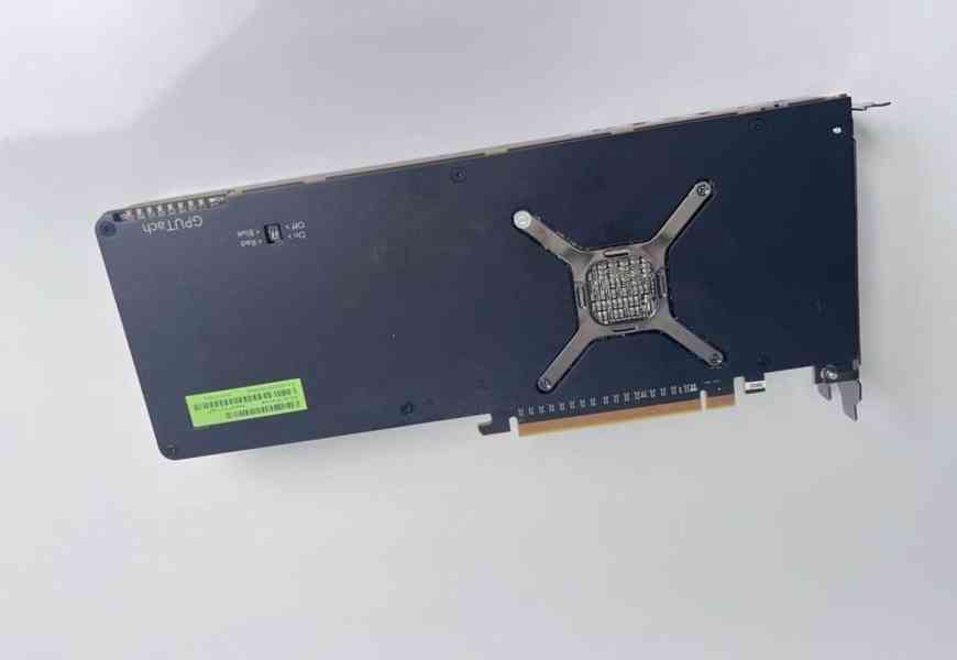 Sapphire Radeon RX Vega 64 - 8Gb HBM2 - foto 2