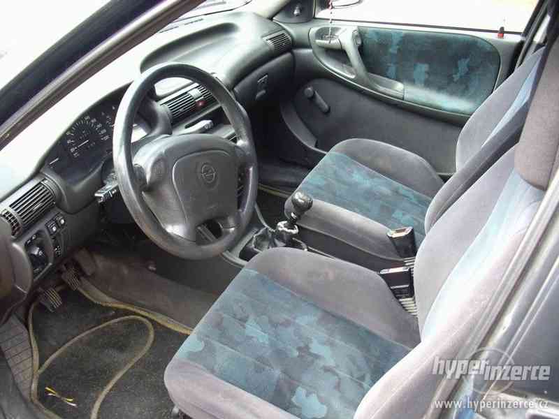 Opel Astra F 1,7TDS Caravan - foto 13