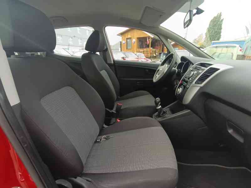 KIA Venga 1,4i Comfort ČR - foto 14