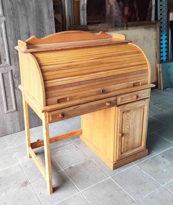 Psací stůl s roletou, výška 121 cm šířka 108 cm - foto 2