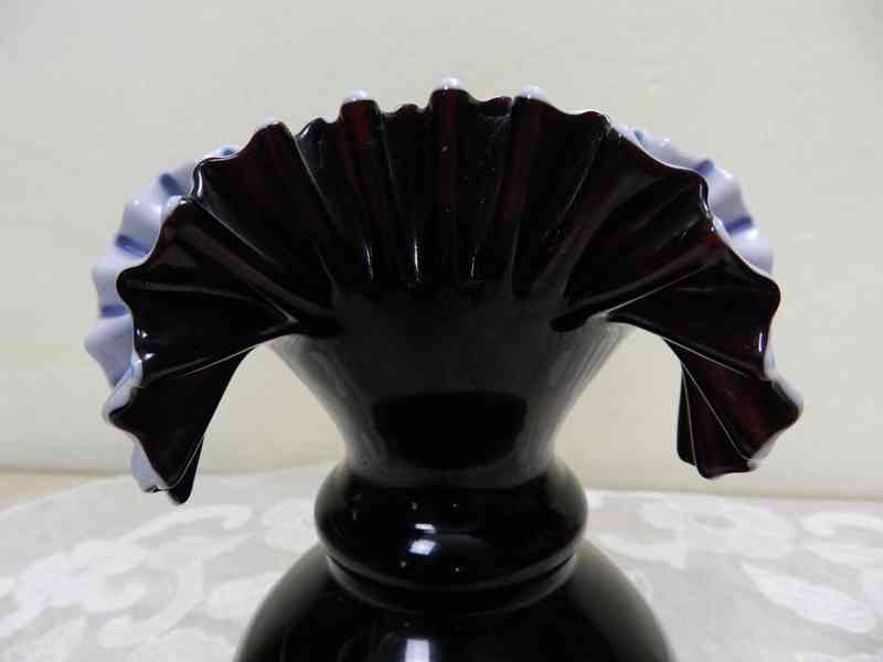 Krásná stará tmavě fialová prolamovaná Váza - foto 7