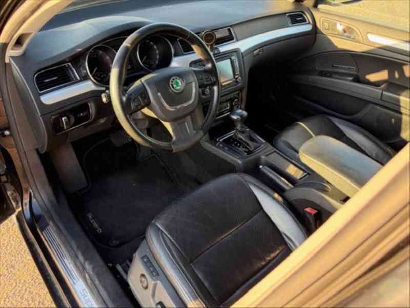 Škoda Octavia 3,6   V6 L&K DSG DPH F1 4X4 - foto 10