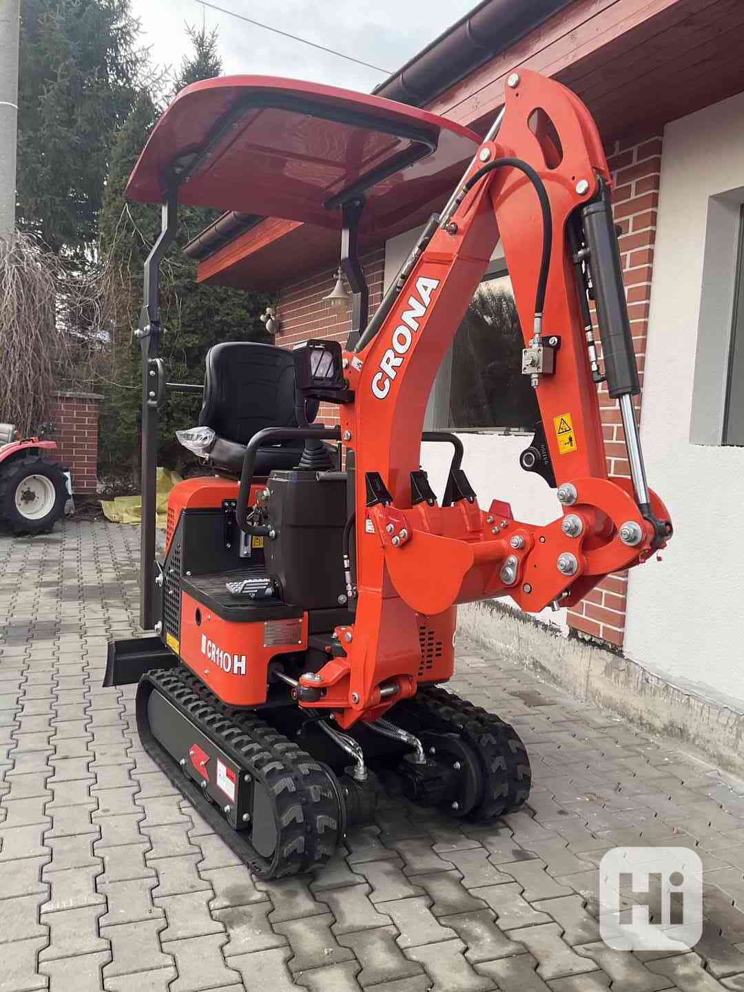 BAGR, MINIBAGR CR 11 OH, 1100 kg + lžíce 40 cm - foto 1