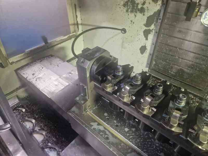 HAAS VF-2 CNC obráběcí centrum + 4. osa HRT-160 | 2010 - foto 6