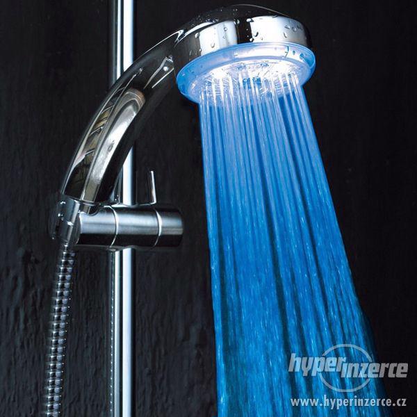 Svítící LED sprcha. Obarví vodu podle její teploty! - foto 4
