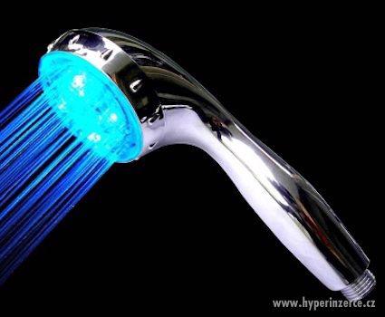 Svítící LED sprcha. Obarví vodu podle její teploty! - foto 6