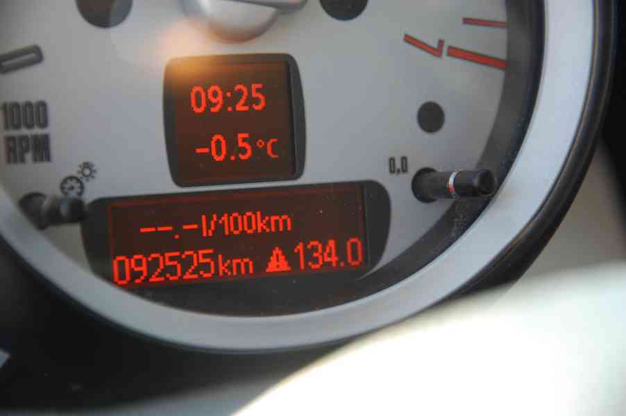 MINI Cooper 1,6D,  najeto jen 92.000km !!!, vynikající stav - foto 11