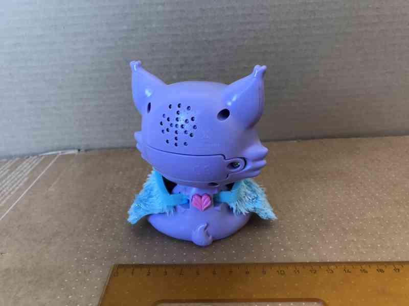 Hračka Netopýr, Interaktivní hračka Netopýr od firmy Hasbro. - foto 2