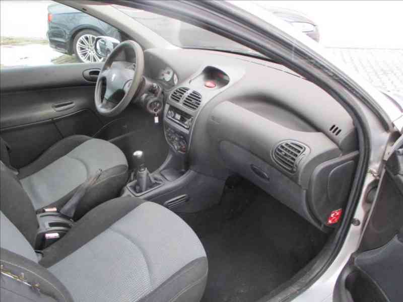 Peugeot 206 1,1 i KLIMA - foto 11