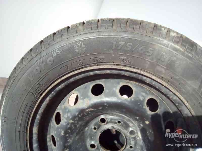 Zimní pneumatiky 175/65 R14 včetně disků - foto 2