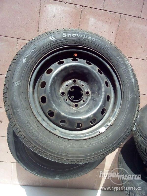Zimní pneumatiky 175/65 R14 včetně disků - foto 6